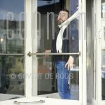 27-01-1984 Urbanus on location.

[keywords]Posed, revolving door[/keywords]